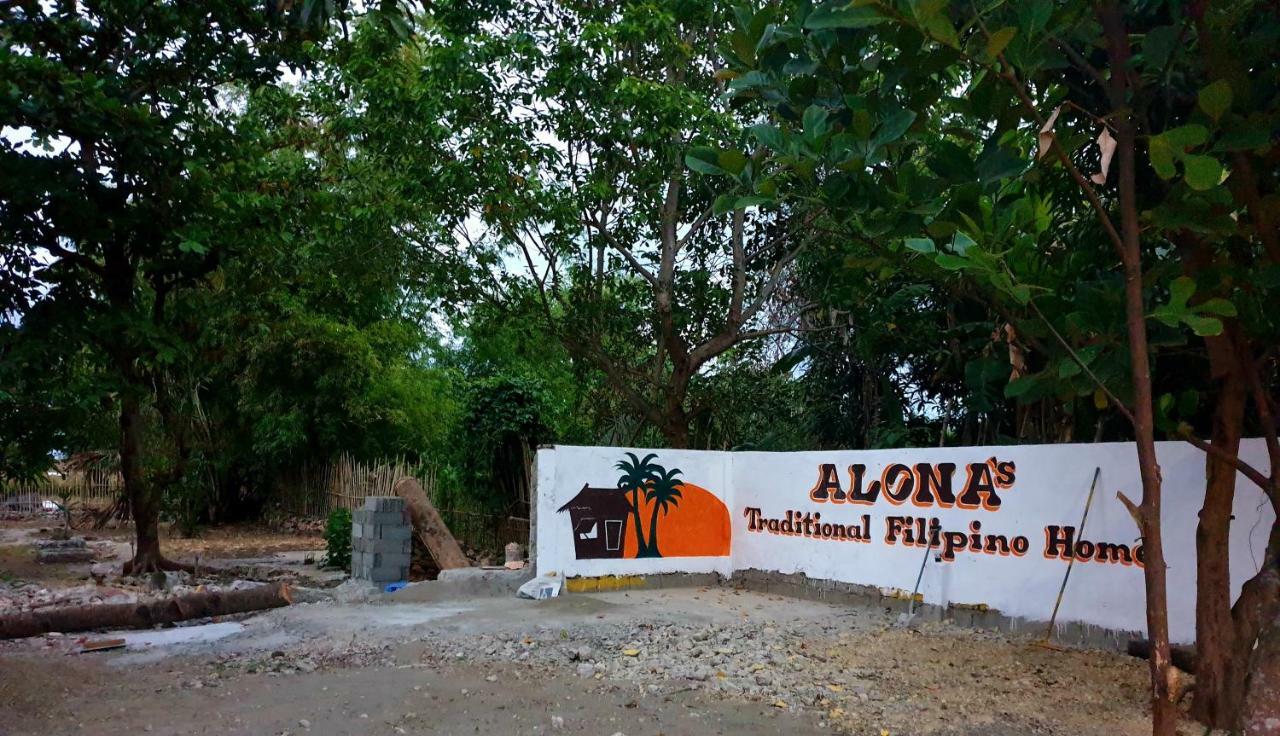 Traditional Filipino Transient House And Huts Near 100 Islands Wharf Alaminos Bagian luar foto